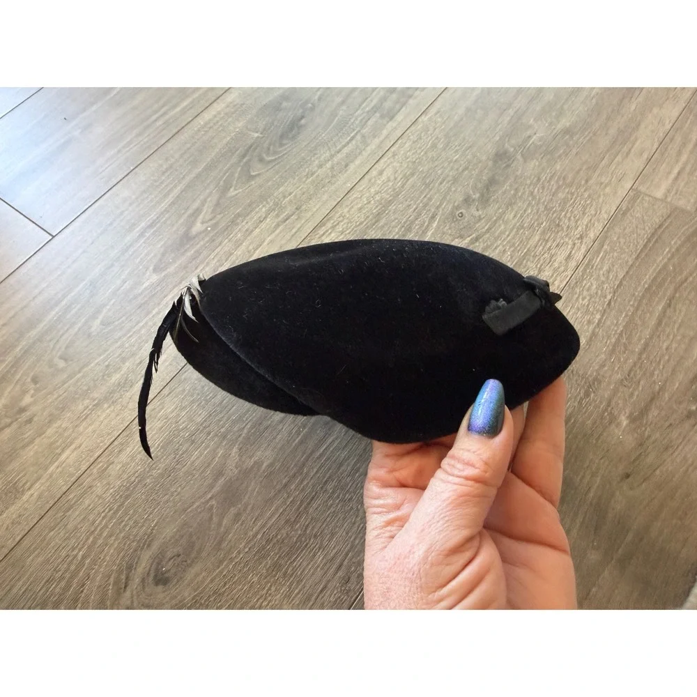 Vintage Norman Durand Wool Cloche Hat Black‎ Feather Detail Made Italy